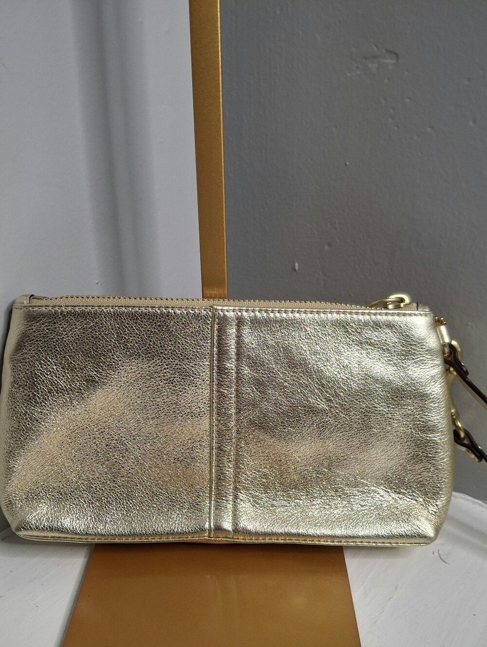 Coach Metallic Gold Pebbled Leather Large Wristlet Clutch EUC - Picture 2 of 6